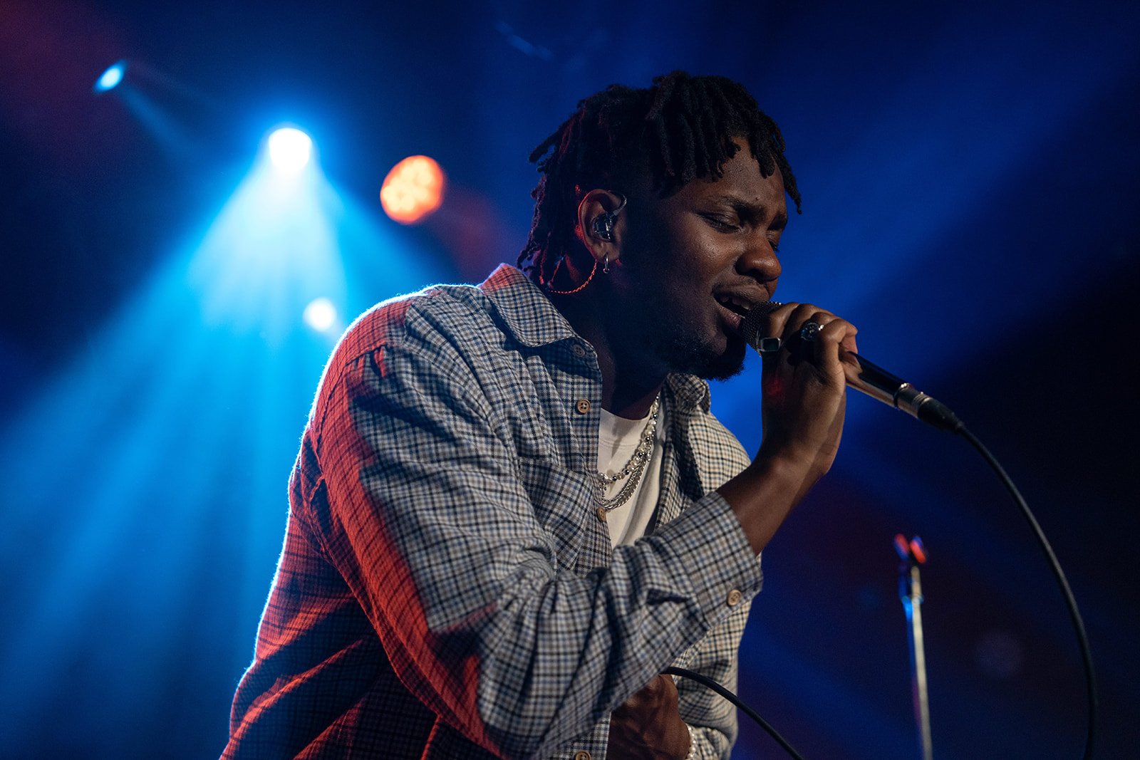 Victor Ray – portrait serré en live